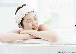淋浴女在线观看,揭秘淋浴女在线观看的激情瞬间
