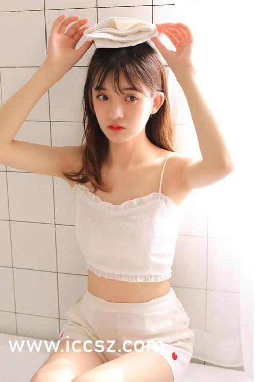 淋浴女在线观看,揭秘淋浴女在线观看的激情瞬间