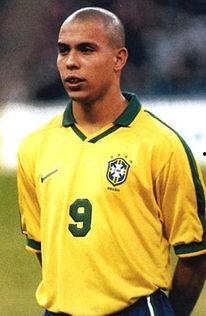 罗纳尔多电影在线观看,足球传奇的银幕之旅