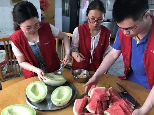 吃瓜娱乐圈爷爷奶奶,揭秘“吃瓜”爷爷奶奶的娱乐生活